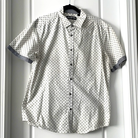 White Shortsleeved Buttondown - Picture 1 of 3